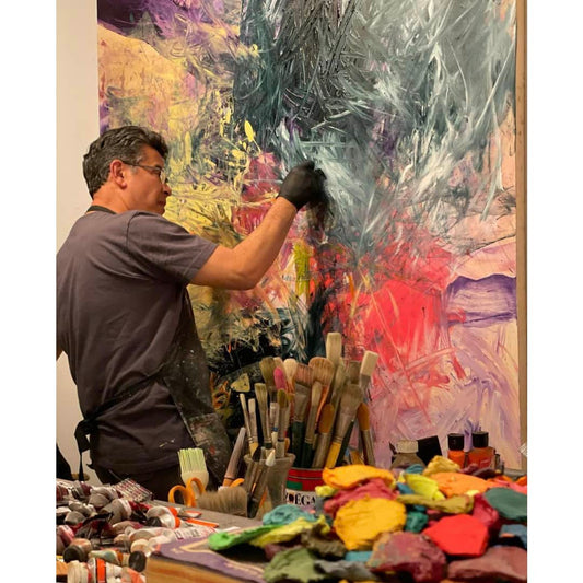 Dive into the evocative world of artist Henry Jackson. From his abstract creations to his passion for art renewal, discover his artistic journey and future endeavors. For the full article, link is in the bio!